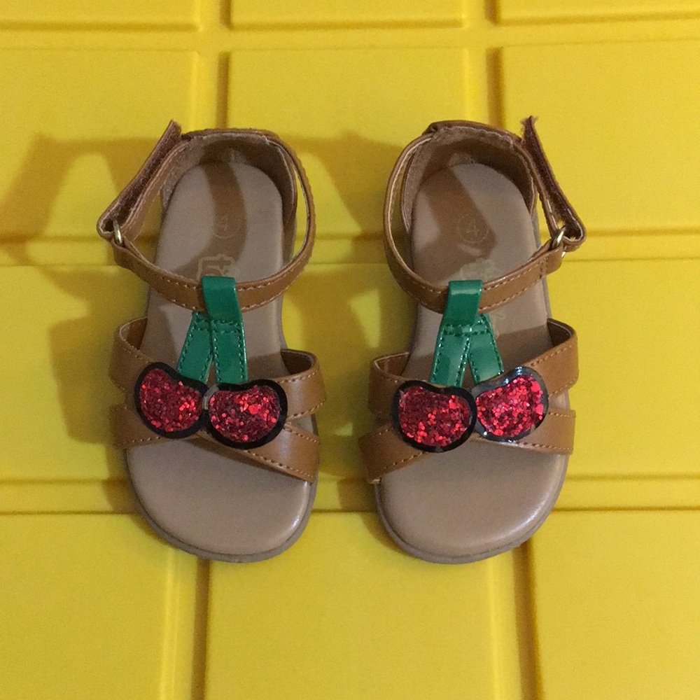 Toddler girl’s Cherry 🍒 sandals